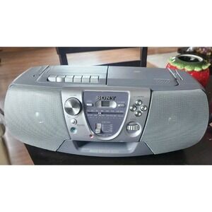 Sony CFD-V8 Bass Reflex Body LW/MW/FM Cassette, CD Player Silver